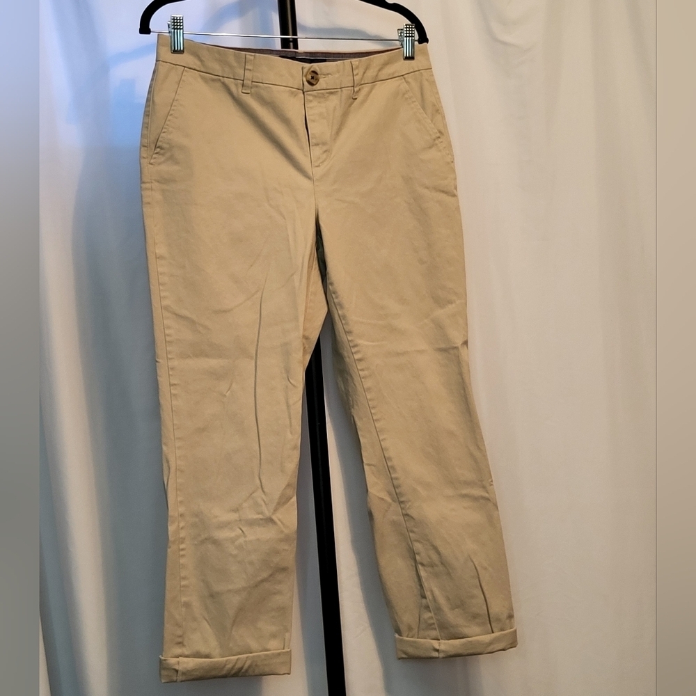 Tommy Hilfiger Women's Hampton Cuffed Chino Straight Leg Pants Size 8 Khaki, EUC - Picture 3 of 5